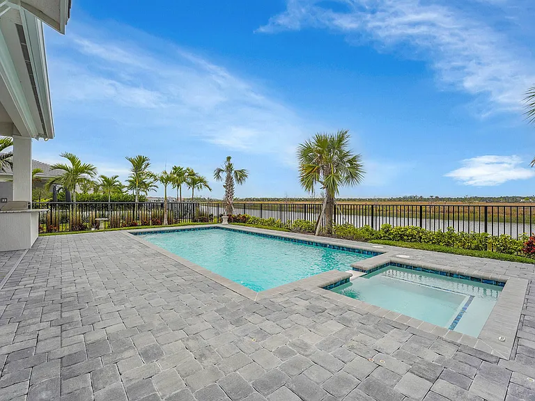 12582 Nautilus Cir — Photo 22