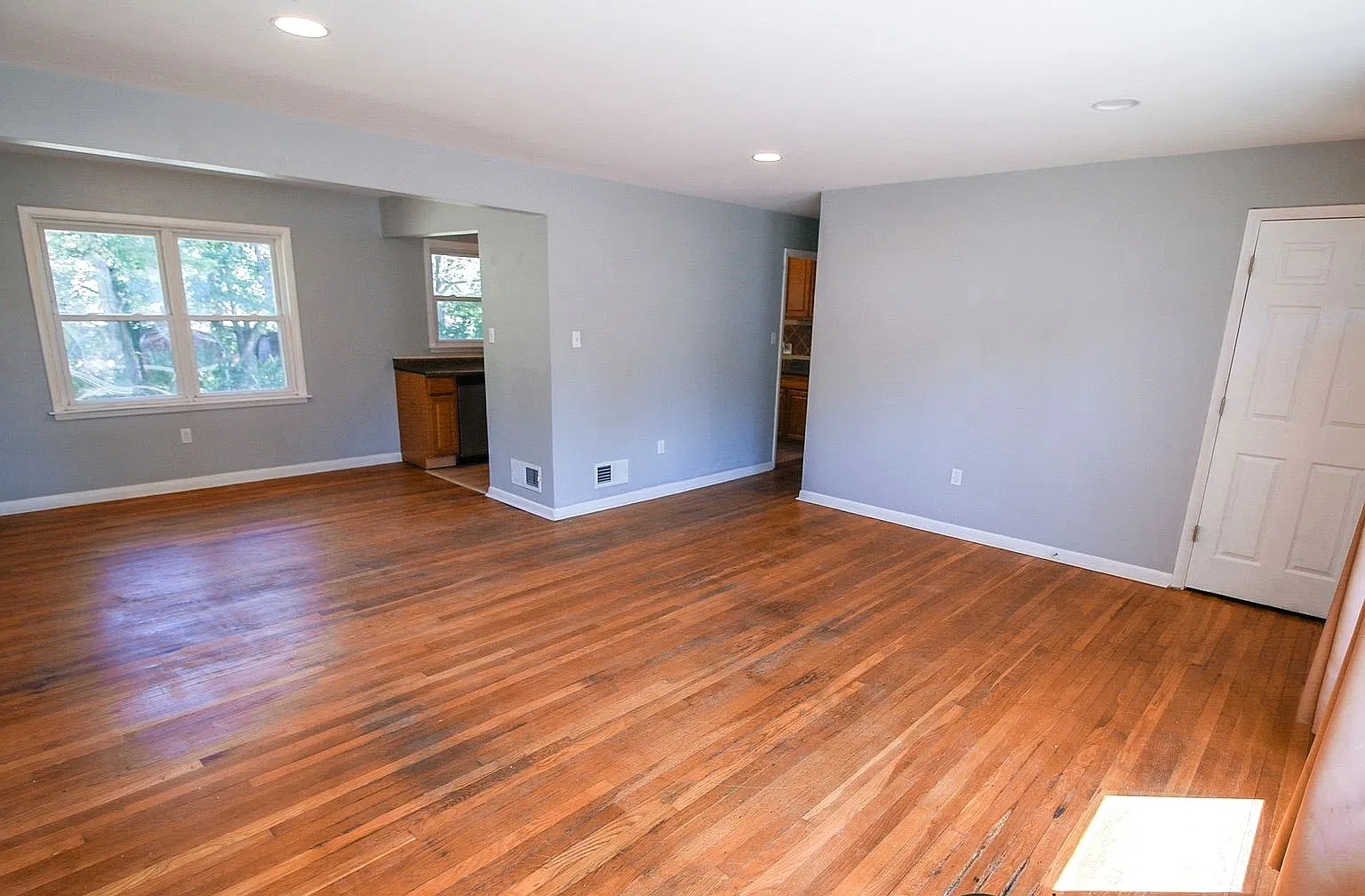 3 bed, 1350 sqft, $1,750 — Photo 3