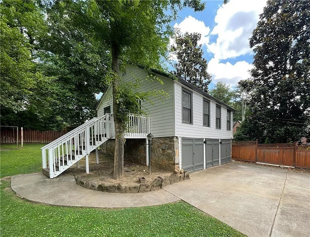 1 bed, 1.0 bath, 590 sqft, $1,745 — Photo 3