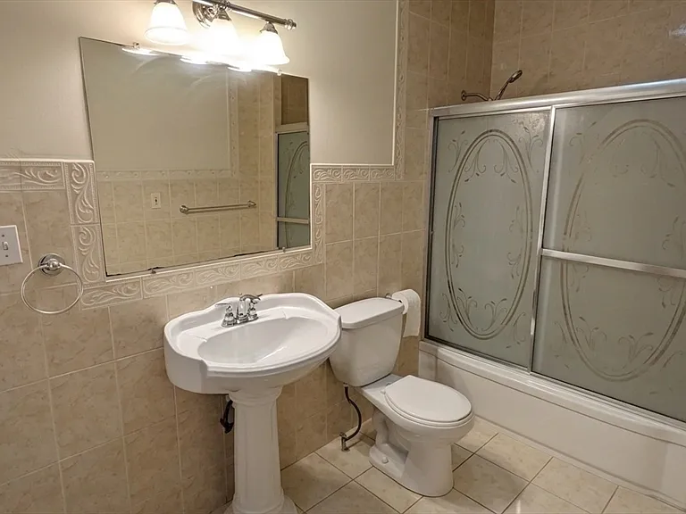 1084 Chestnut St #1 — Photo 12