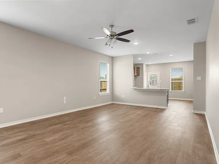 309 Maplewood Cir — Photo 6