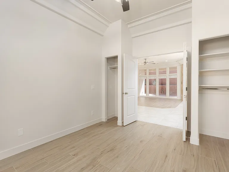 1584 N Raven Ln — Photo 12