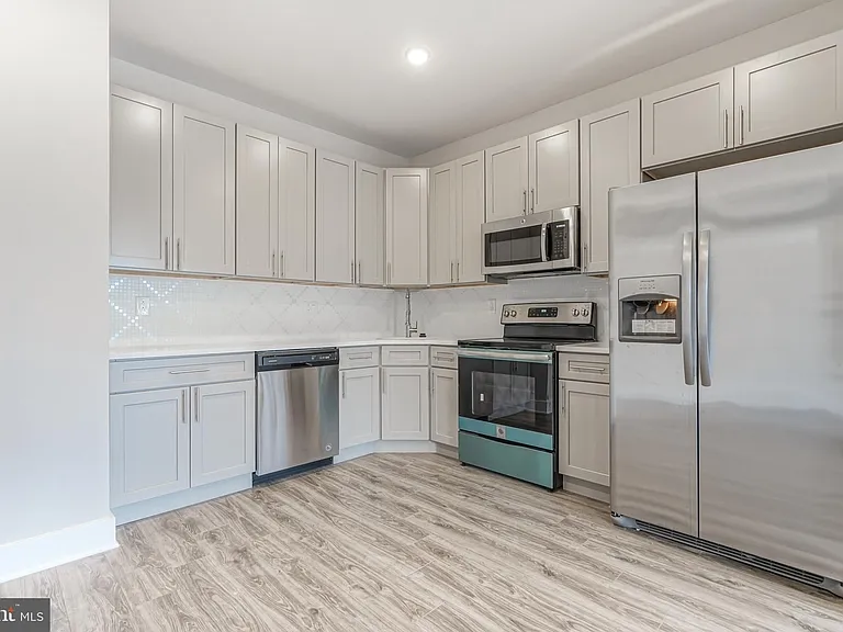 2162 E Norris St #303 — Photo 4