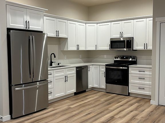 Full kitchen