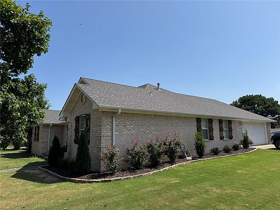 3rd image of 707 S Waco Ave