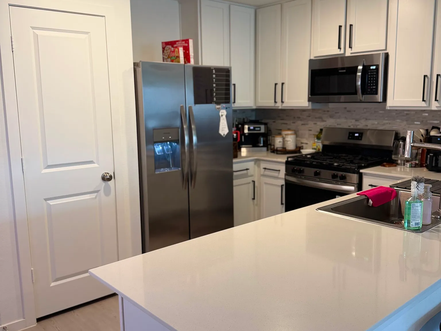 4 bed, 1951 sqft, $2,650 — Photo 2