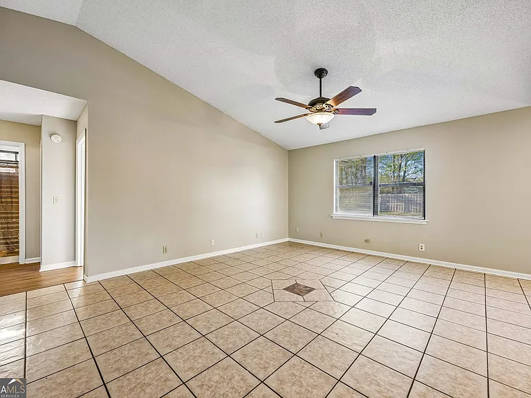 132 Woodvalley Dr — Photo 12