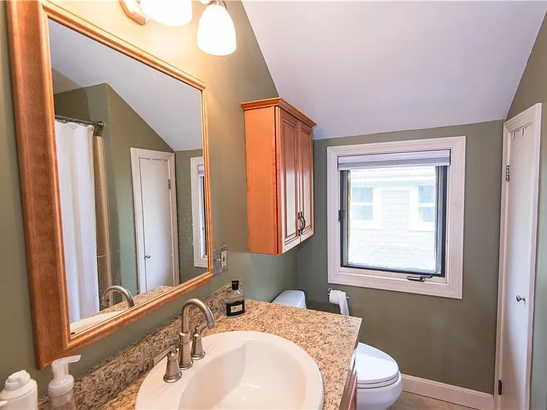 32 Hammond St — Photo 24