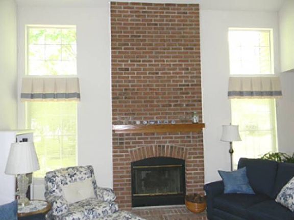 LR WITH FIREPLACE