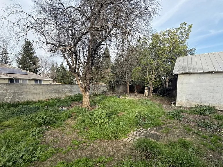 2432 Jensen Ave — Photo 8