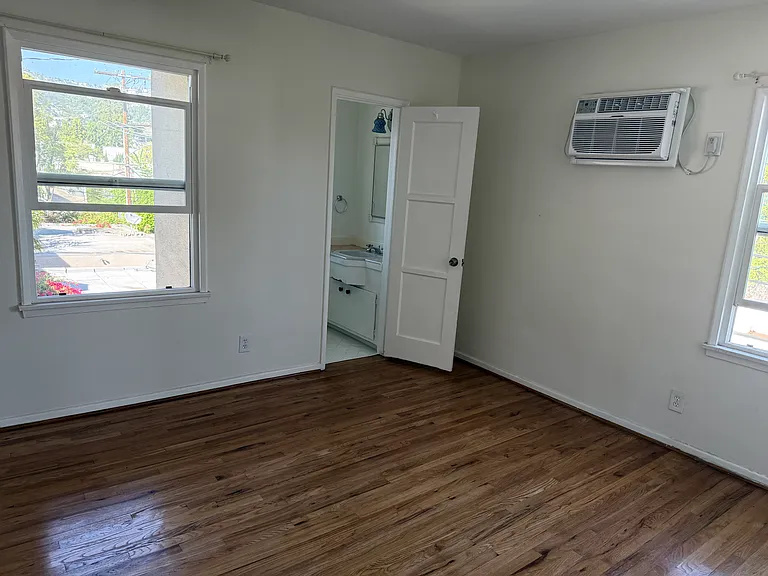 408 N Doheny Dr — Photo 31