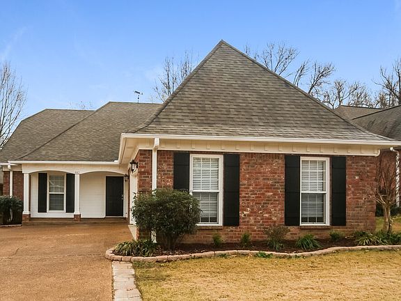 2nd image of 442 Fairway Oaks Dr