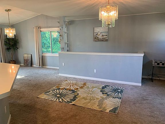 4th image of 18 Rosepetal Ct