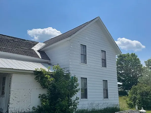 7948 Elm St, Vanderbilt, MI 49795