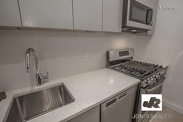 Rented by Jonis Realty | media 7