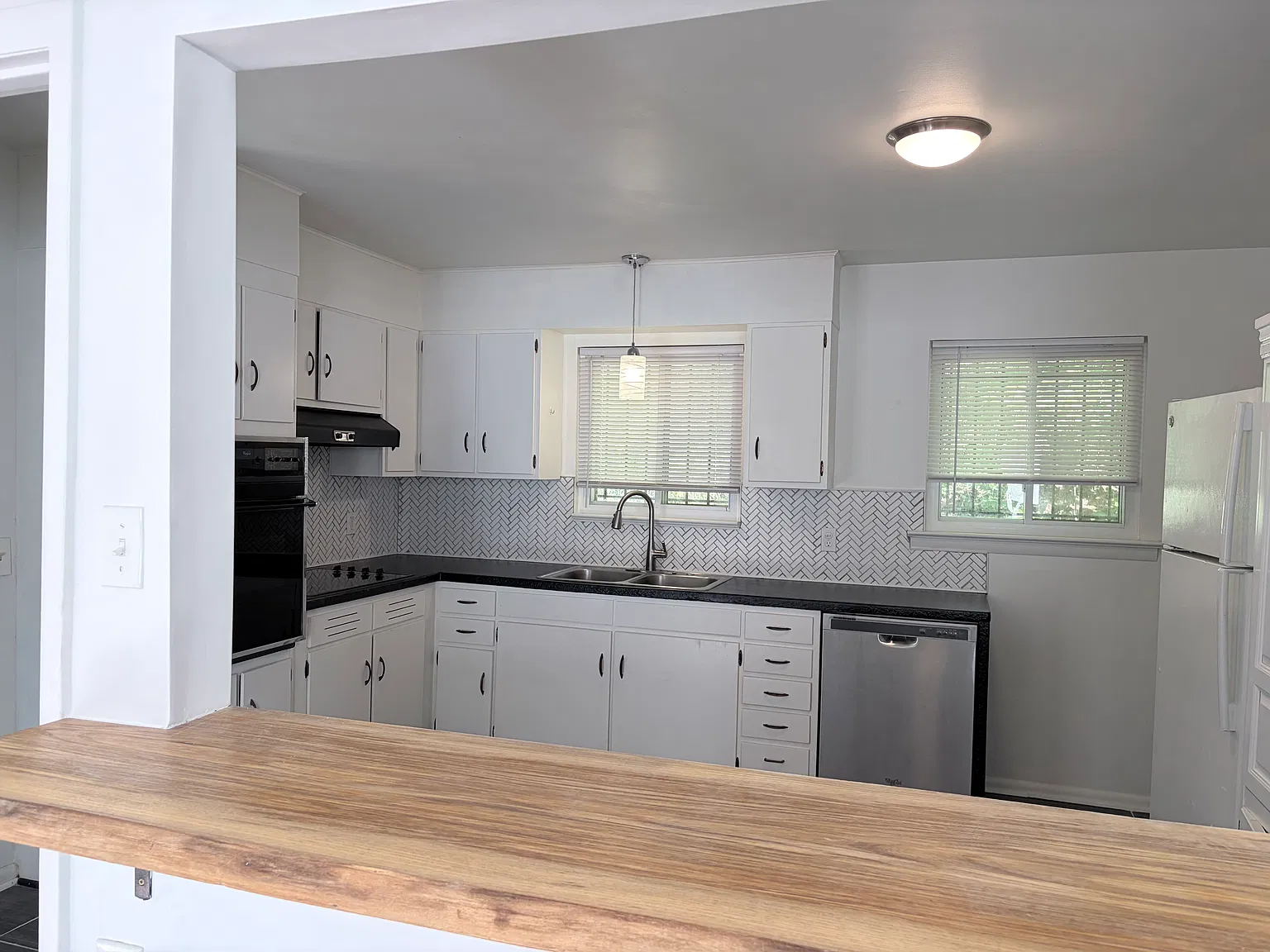905 Curleque Dr — Photo 4