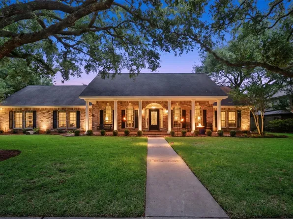 51 Dewberry Ct, Lake Jackson, TX 77566