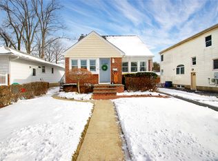 320 Euston Rd S, Garden City, NY 11530