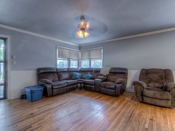 3rd image of 1025 E Lincoln Ave