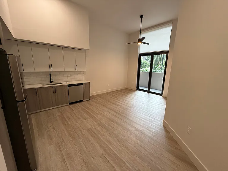 Bay Pointe Apartments — Photo 7