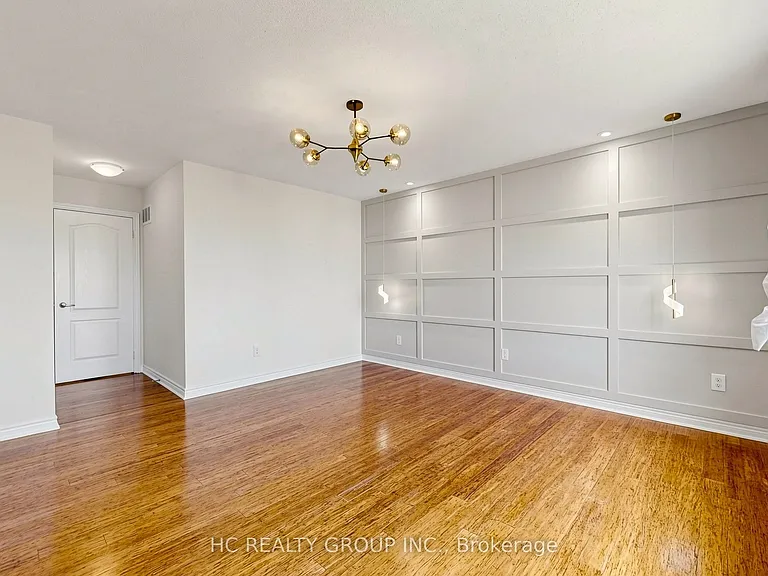 465 Woodspring Ave — Photo 14