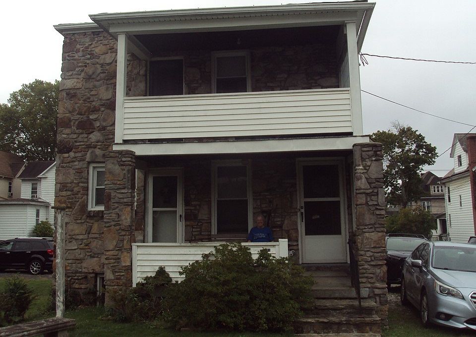 1st image of 331 W Main St