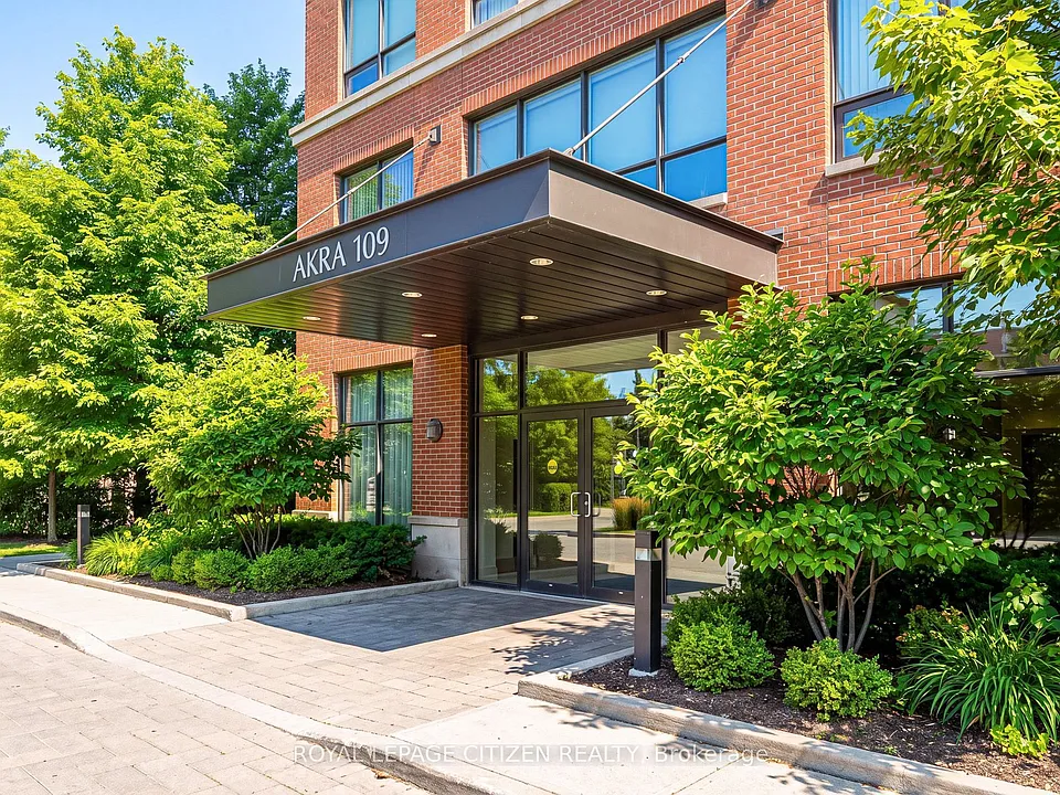 109 Erskine Ave #906