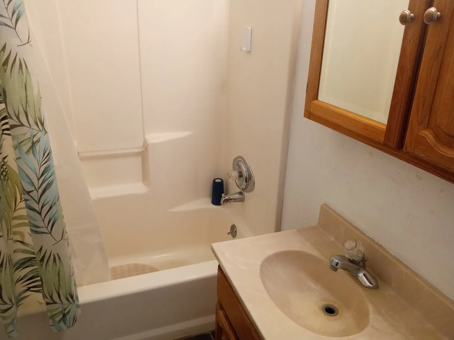 4 bed, 2360 sqft, $1,700 — Photo 2
