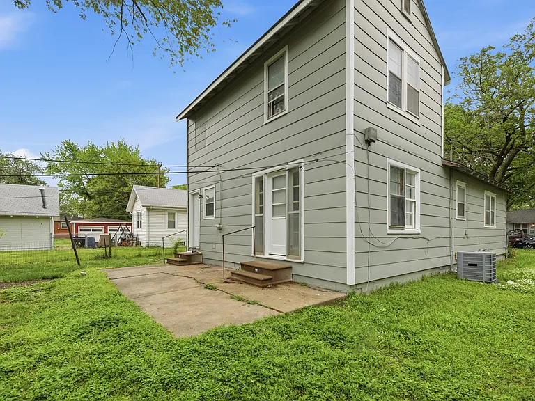 119 S Custer Ave — Photo 14