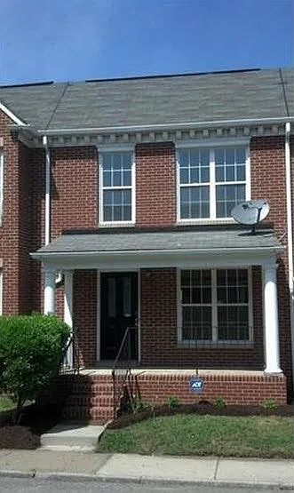 820 Catherine St — Photo 1