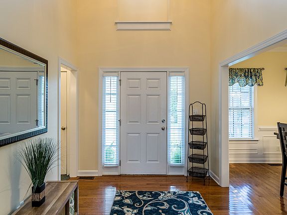 4th image of 44 Worthington Ct