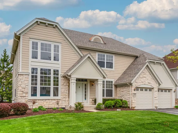 258 Colonial Dr, Vernon Hills, IL 60061
