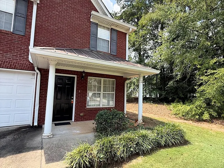 106 Abby Ln — Photo 2