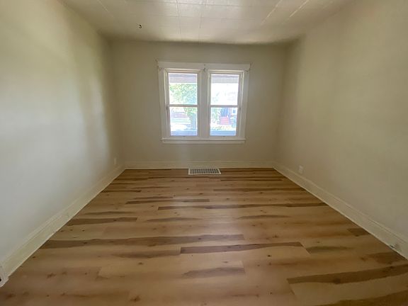 5th image of 531 16th St APT 1
