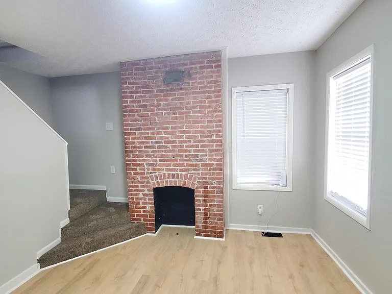 33 S Cypress Ave — Photo 3