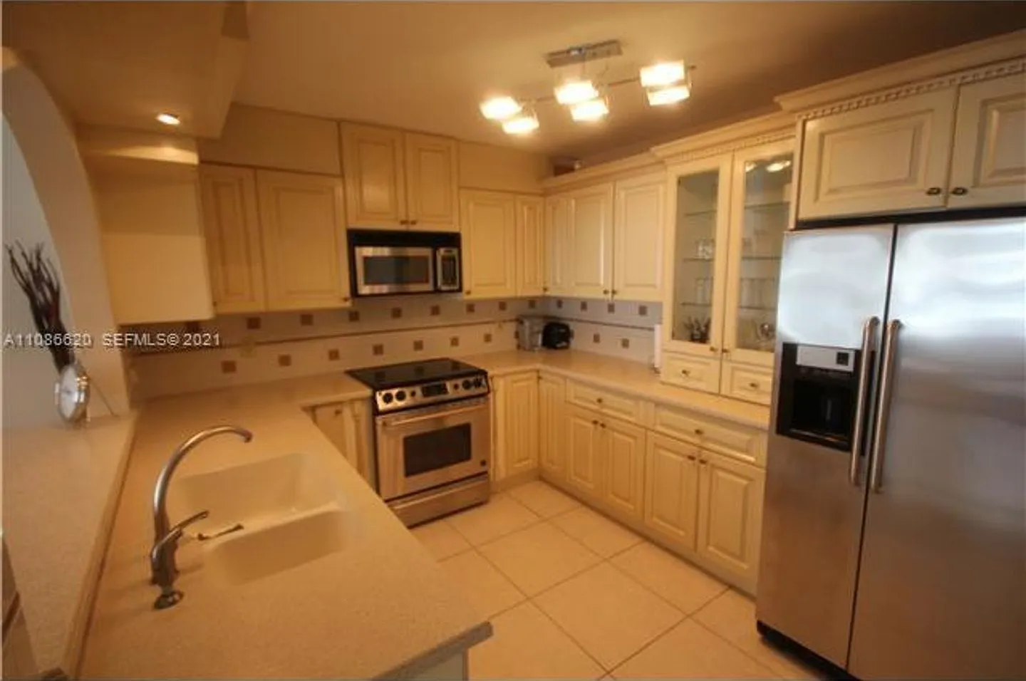 5151 Collins Av cu-1030, Miami Beach, FL 33140 — Photo 1