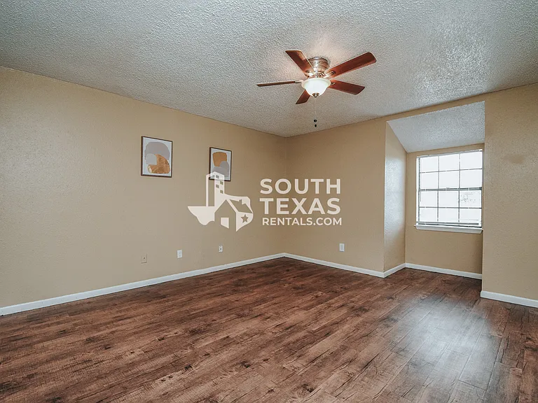805 E Hiller St #B — Photo 13