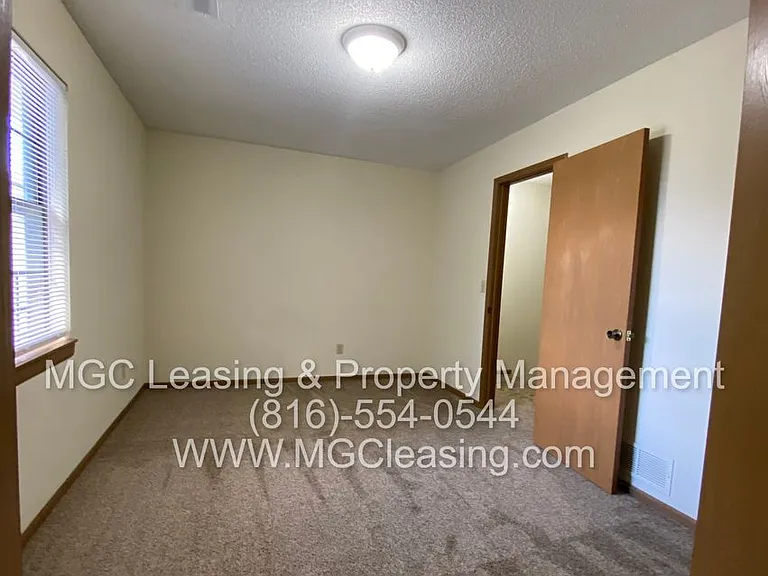 3557-3563 NE Independence Cir — Photo 12