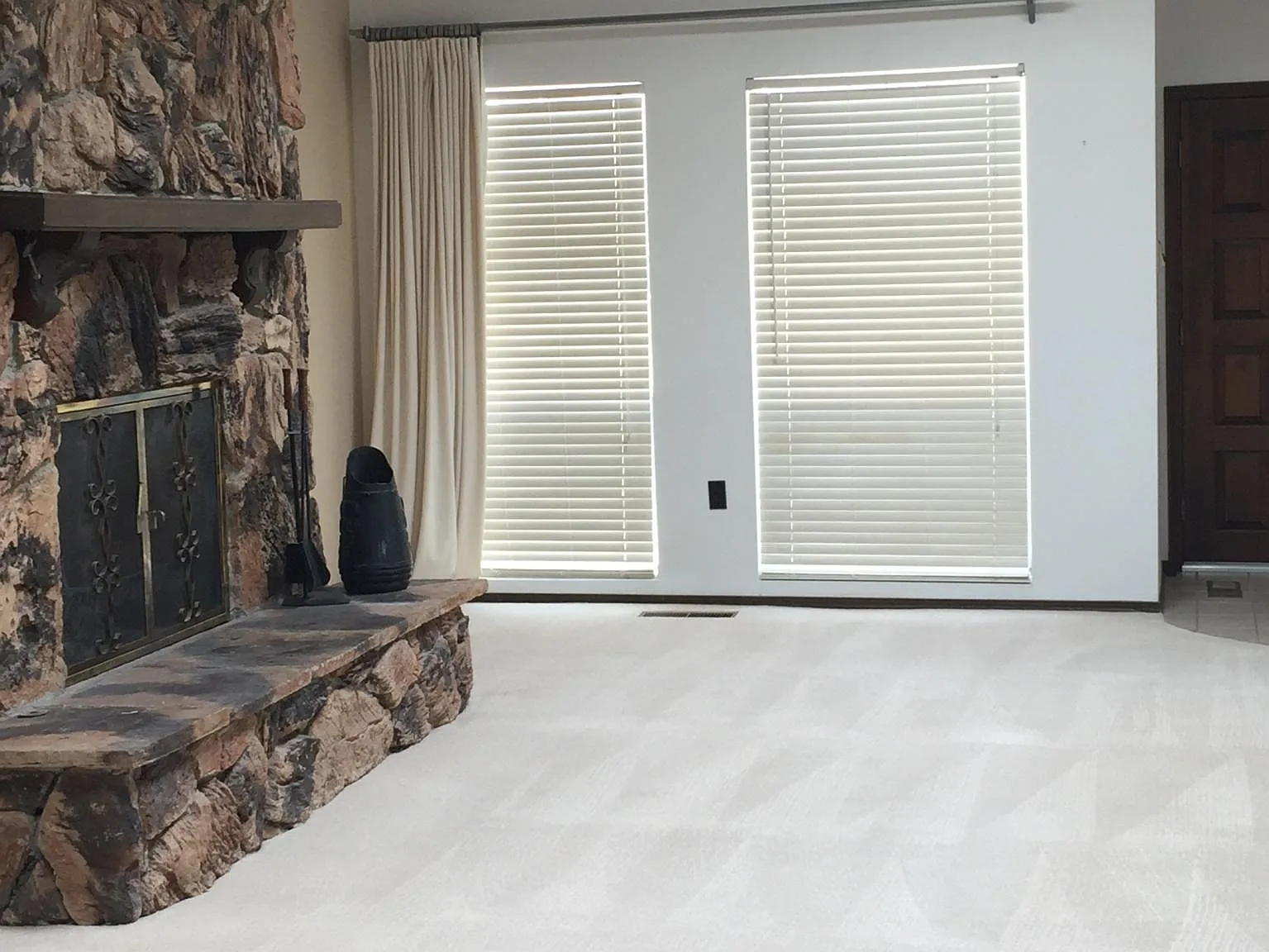 2 bed, 1900 sqft, $2,200 — Photo 2