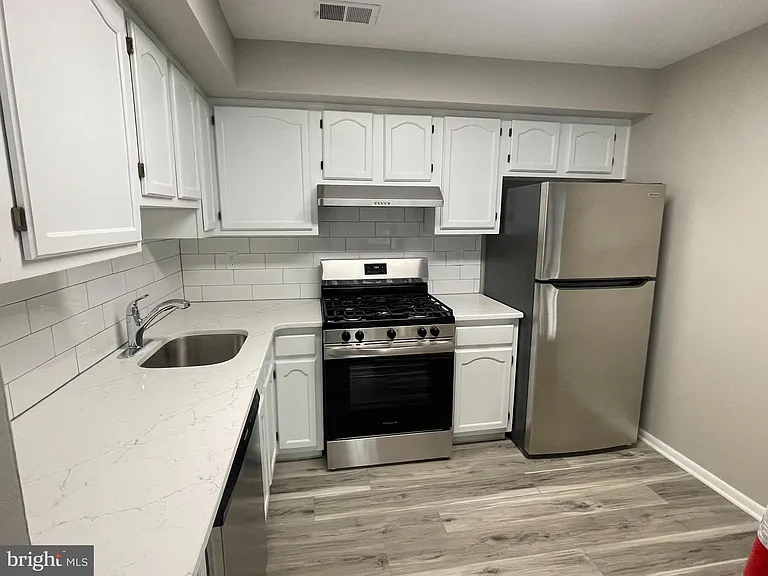 205 Salem Ct #10 — Photo 5