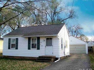 2400 Tazewell Rd, Pekin, IL 61554