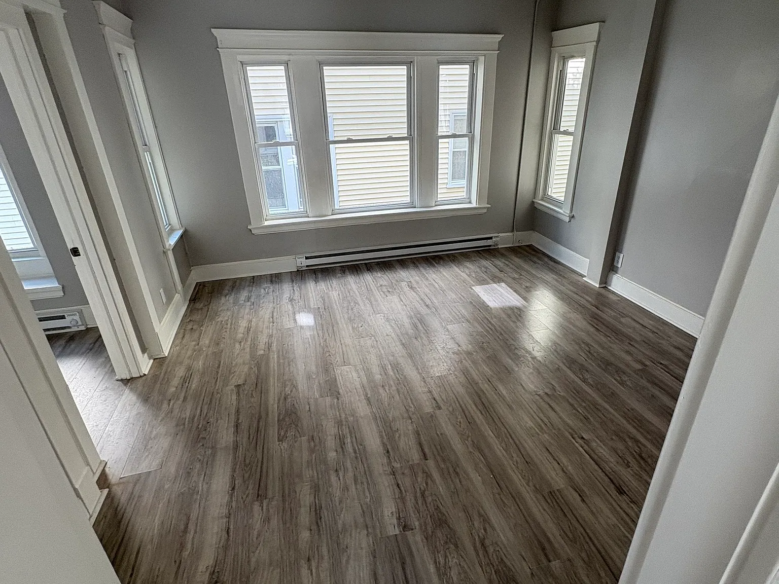 4 bed, 1.0 bath, 3733 sqft, $2,100 — Photo 1