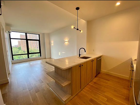 2nd image of 25 Bruckner Blvd APT 6O