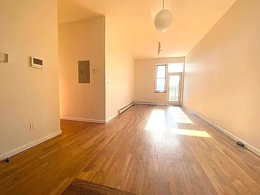 Rented by EXR | media 3