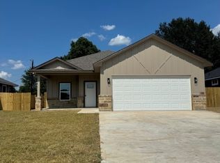 1613 Hackberry St, Hearne, TX 77859