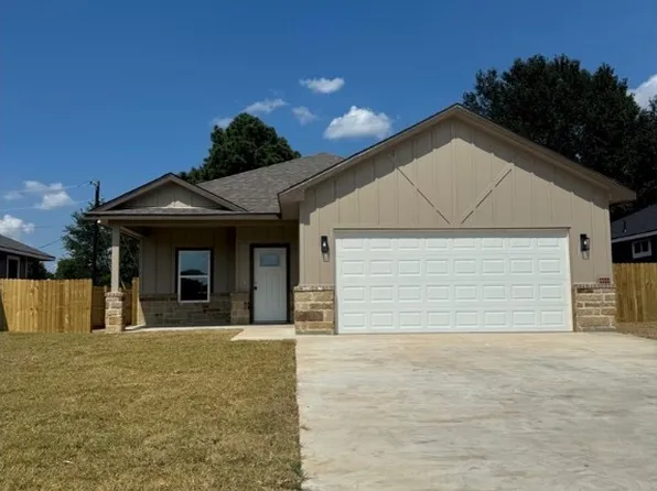 1613 Hackberry St, Hearne, TX 77859