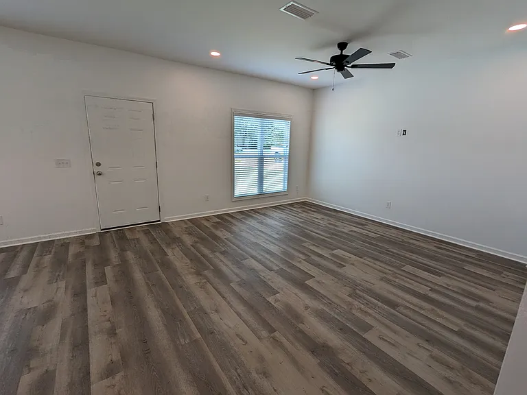 113 Edgefield Rd — Photo 4