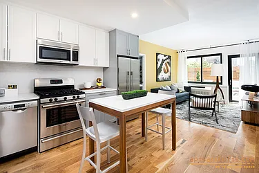 Rented by aptsandlofts.com