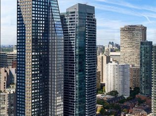 8 Wellesley St W #3112-C01, Toronto, ON M4Y 1E7