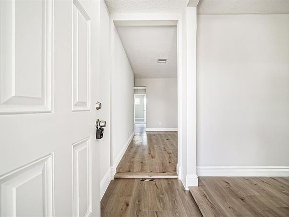 4th image of 11102 Roandale Dr